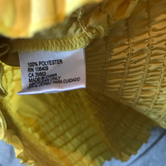 Beautiful cold shoulder yellow Gianni Bini blouse - Picture 5 of 5